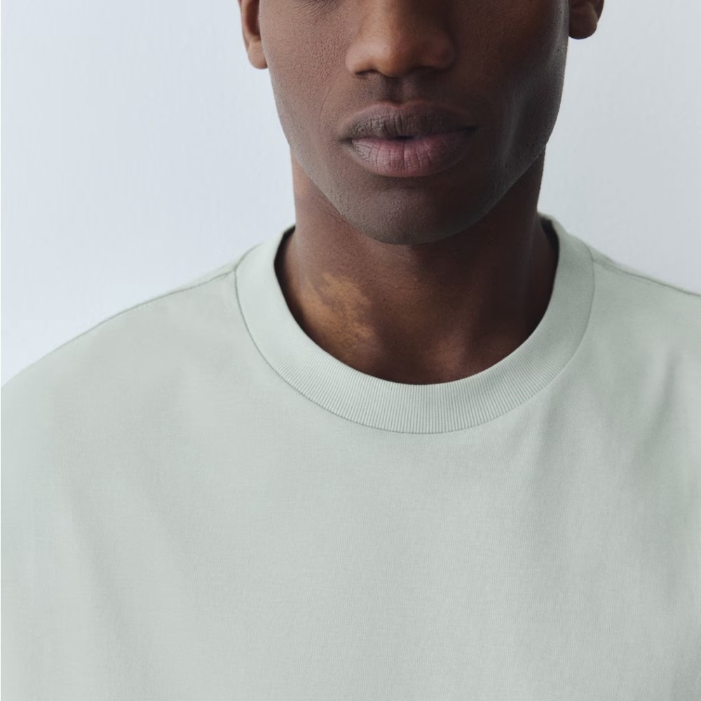 Men's Light Green T-Shirt H&M OVERSIZED-FIT T-SHIRT - Picture 2 of 8